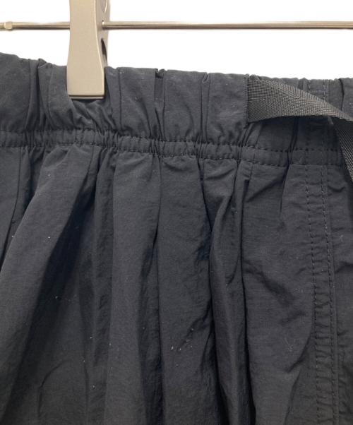 GRAMICCI（グラミチ）GRAMICCI (グラミチ) BEAMS BOY (ビームスボーイ) 別注プールナイロンロングスカート ブラック サイズ:Fの古着・服飾アイテム