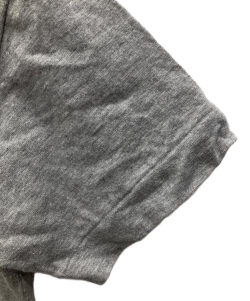 PLAY COMME des GARCONS（プレイコムデギャルソン）PLAY COMME des GARCONS (プレイコムデギャルソン) ハートロゴTシャツ グレー サイズ:Sの古着・服飾アイテム