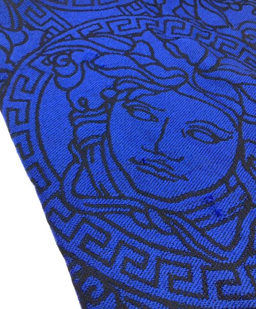 VERSACE（ヴェルサーチェ）VERSACE (ヴェルサーチェ) メデューサウールストール ブルーの古着・服飾アイテム