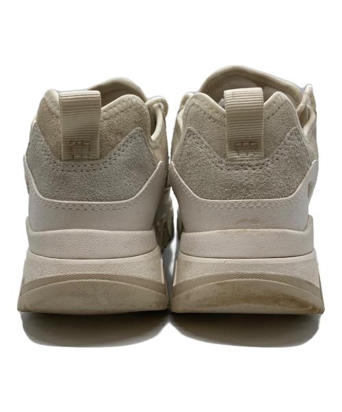 UGG（アグ）UGG (アグ) CAPTRAIL LOW アイボリー サイズ:25.5cmの古着・服飾アイテム