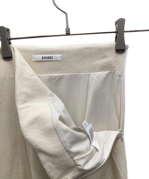 Snidel（スナイデル）Snidel (スナイデル) エスカルゴナロースカート アイボリーの古着・服飾アイテム