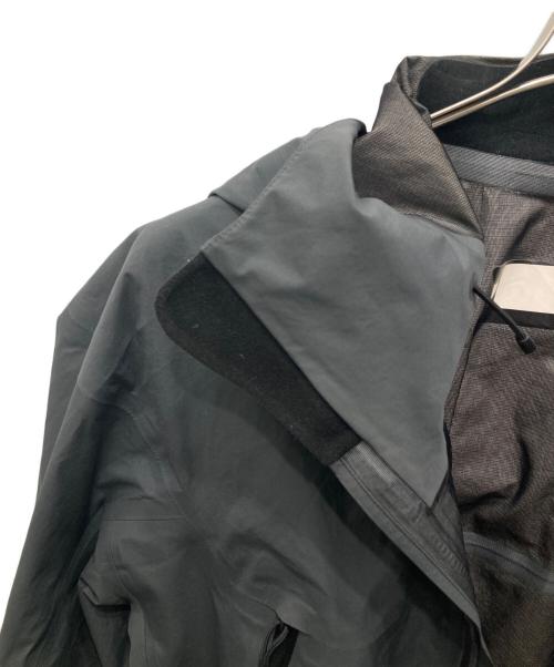 ARC'TERYX（アークテリクス）ARC'TERYX (アークテリクス) LEAF ALPHA LT JACKET/リーフ アルファ エルティー ジャケット グレー サイズ:Mの古着・服飾アイテム