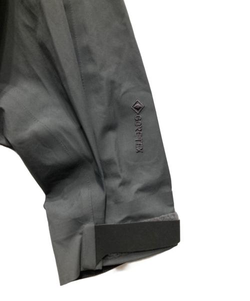 ARC'TERYX（アークテリクス）ARC'TERYX (アークテリクス) LEAF ALPHA LT JACKET/リーフ アルファ エルティー ジャケット グレー サイズ:Mの古着・服飾アイテム