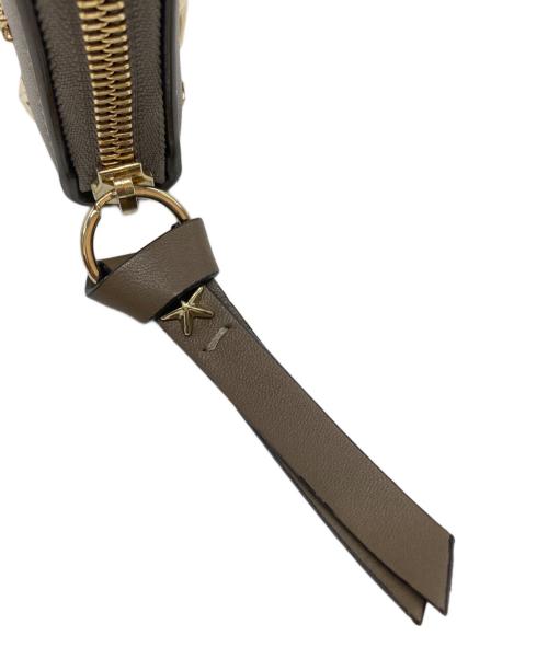 JIMMY CHOO（ジミーチュウ）JIMMY CHOO (ジミーチュウ) スタースタッズロングウォレット ベージュの古着・服飾アイテム