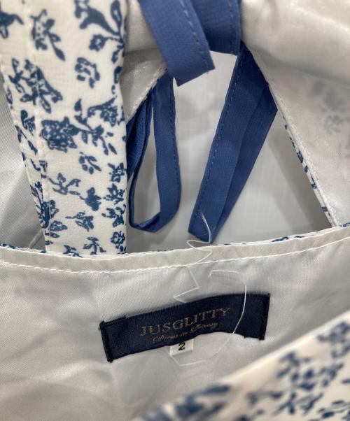 JUSGLITTY（ジャスグリッティー）JUSGLITTY (ジャスグリッティー) 小花柄 プリーツ ワンピース ホワイト×ネイビー サイズ:2の古着・服飾アイテム