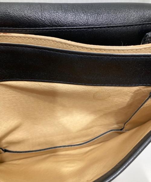 MCM（エムシーエム）MCM (エムシーエム) レザーフラップショルダーバッグ ブラックの古着・服飾アイテム