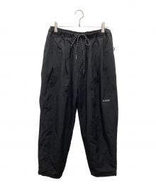 ALOUND（アラウンド）の古着「ツータックテーパードナイロンパンツ」｜ブラック