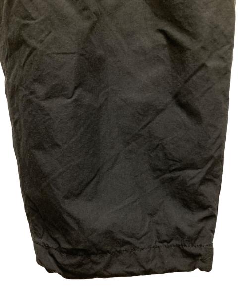 ALOUND（アラウンド）alound (アラウンド) ツータックテーパードナイロンパンツ ブラック サイズ:Mの古着・服飾アイテム