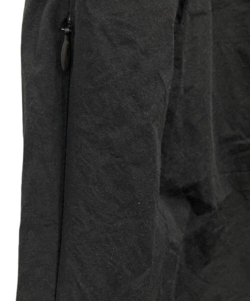 ALOUND（アラウンド）alound (アラウンド) ツータックテーパードナイロンパンツ ブラック サイズ:Mの古着・服飾アイテム