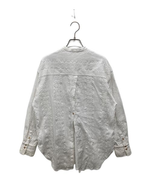 sara mallika（サラマリカ）sara mallika (サラマリカ) CTN FLOWER EMB BACK SLIT TOブラウス ホワイト サイズ:不明（実寸をご確認ください）の古着・服飾アイテム