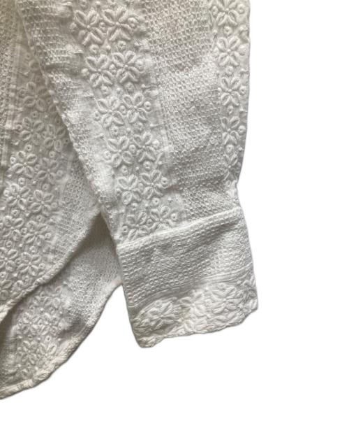 sara mallika（サラマリカ）sara mallika (サラマリカ) CTN FLOWER EMB BACK SLIT TOブラウス ホワイト サイズ:不明（実寸をご確認ください）の古着・服飾アイテム