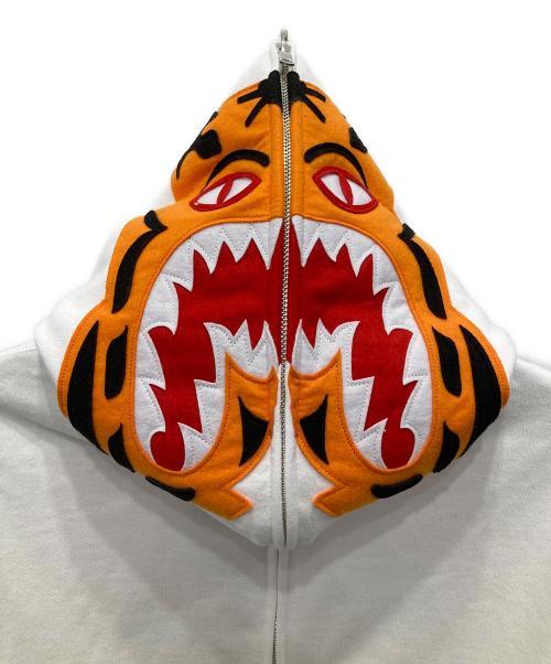 A BATHING APE（ア ベイシング エイプ）A BATHING APE (ア ベイシング エイプ) タイガージップパーカー ホワイト サイズ:Lの古着・服飾アイテム