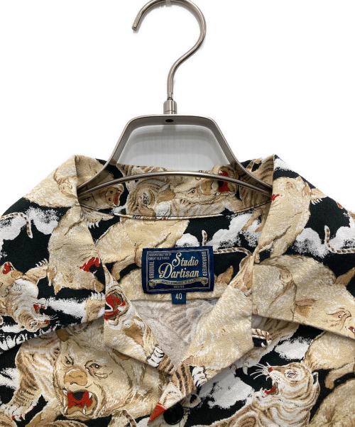 STUDIO D'ARTISAN（ステュディオダルチザン）STUDIO D'ARTISAN (ステュディオダルチザン) 百虎 アロハシャツ ベージュ×ブラック サイズ:40の古着・服飾アイテム