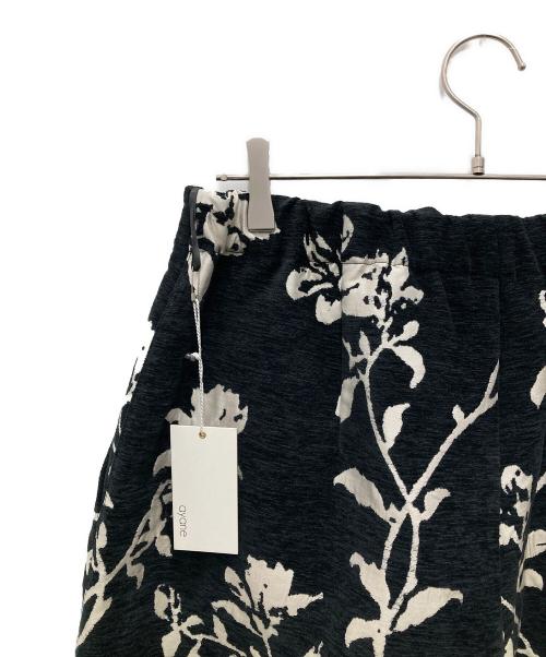 Ayane（アヤネ）ayane (アヤネ) 花柄ジャガードバレルレッグパンツ ホワイト×ブラック サイズ:44 未使用品の古着・服飾アイテム