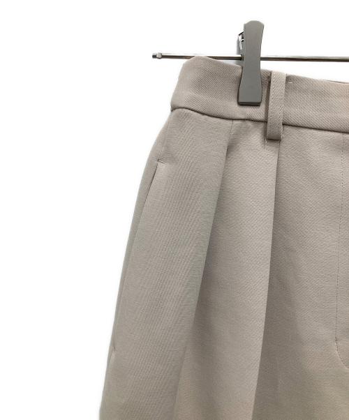 Heve（ヘイヴ）Heve (ヘイヴ) Scalpt Press PT/スカルプト・プレス・ピーティー ベージュ サイズ:36 未使用品の古着・服飾アイテム