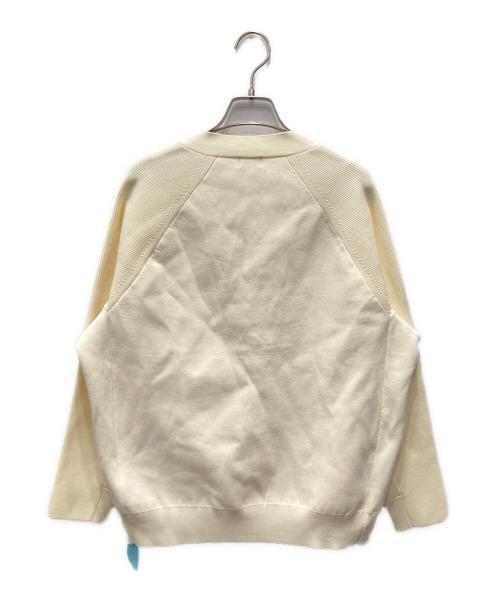 KUMIKYOKU（クミキョク）KUMIKYOKU (クミキョク) パールボタンニットカーディガン アイボリー サイズ:2 未使用品の古着・服飾アイテム