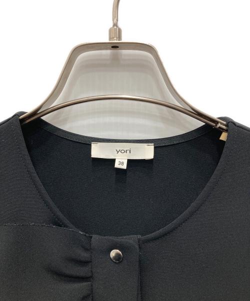 YORI（ヨリ）yori (ヨリ) ダブルクロスフリルジレ ブラック サイズ:38の古着・服飾アイテム