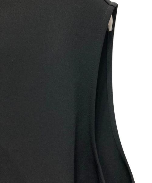 YORI（ヨリ）yori (ヨリ) ダブルクロスフリルジレ ブラック サイズ:38の古着・服飾アイテム