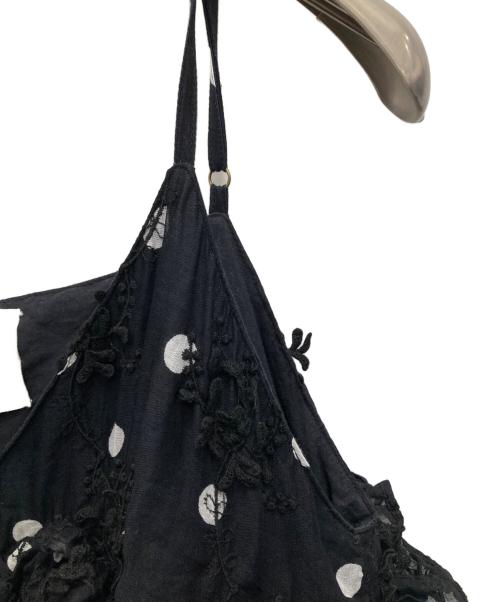 crinkle crinkle crinkle（クリンクル クリンクル クリンクル）crinkle crinkle crinkle (クリンクル クリンクル クリンクル) 3D embroidery dot camisole ブラック サイズ:Fの古着・服飾アイテム