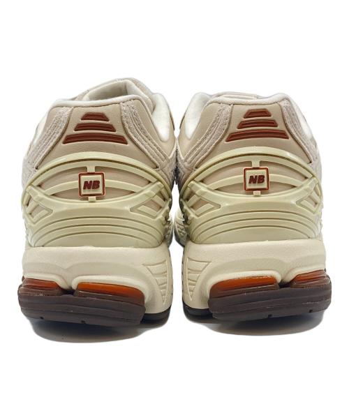 NEW BALANCE（ニューバランス）NEW BALANCE (ニューバランス) BEAUTY&YOUTH (ビューティーアンドユース) 別注1906スニーカー アイボリー サイズ:29の古着・服飾アイテム