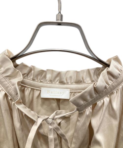 BALLSEY（ボールジィ）BALLSEY (ボールジィ) ハイカウントサテン ネックフリルブラウス ベージュ サイズ:36の古着・服飾アイテム