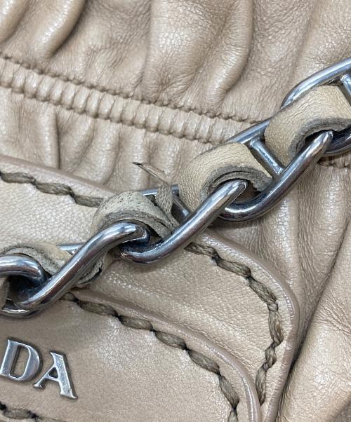 PRADA（プラダ）PRADA (プラダ) ゴーフルレザーチェーンショルダーバッグ ベージュの古着・服飾アイテム