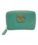 CHANELシャネル）の古着「マトラッセカードケース」｜エメラルドグリーン