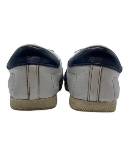 adidas（アディダス）adidas (アディダス) SHIBUYA スニーカー ホワイト×ネイビー サイズ:28の古着・服飾アイテム