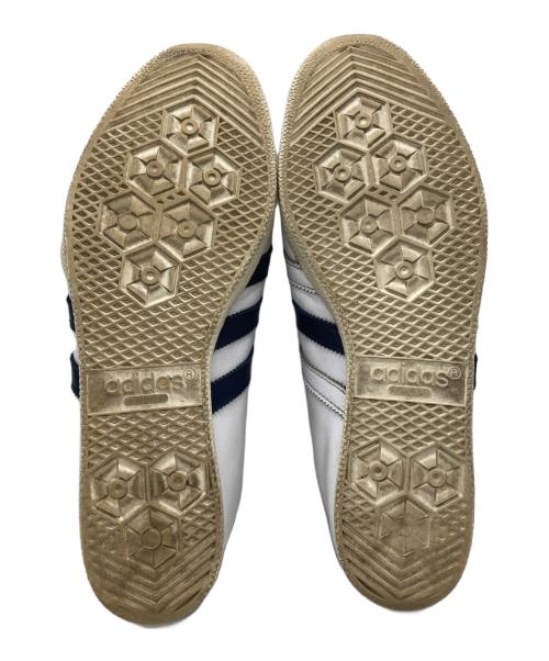 adidas（アディダス）adidas (アディダス) SHIBUYA スニーカー ホワイト×ネイビー サイズ:28の古着・服飾アイテム