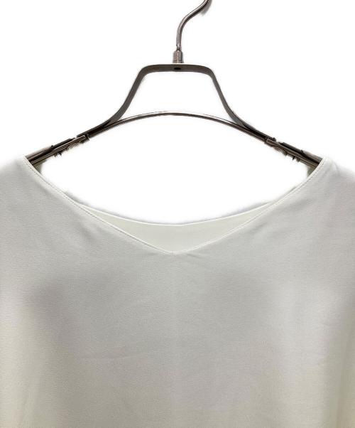 JENNE（ジェンヌ）JENNE (ジェンヌ) Vネックフラワーメローケープ ホワイト サイズ:Sの古着・服飾アイテム