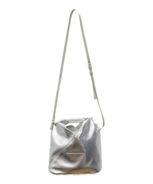 MM6 Maison Margiela（エムエムシックスメゾンマルジェラ）MM6 Maison Margiela (エムエムシックスメゾンマルジェラ) ナンバリングロゴJapanese Crossbody Bag シルバーの古着・服飾アイテム