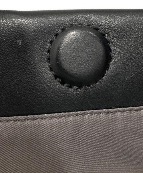 ear PAPILLONNER（イアパピヨネ）ear PAPILLONNER (イアパピヨネ) 樹脂チャームフラップショルダーバッグ ブラックの古着・服飾アイテム