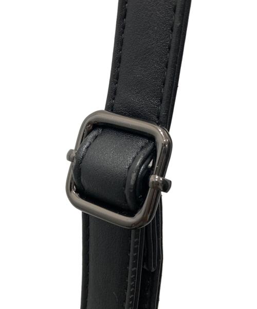 ear PAPILLONNER（イアパピヨネ）ear PAPILLONNER (イアパピヨネ) 樹脂チャームフラップショルダーバッグ ブラックの古着・服飾アイテム