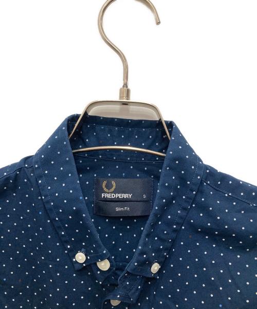 FRED PERRY（フレッドペリー）FRED PERRY (フレッドペリー) ドットBDシャツ ネイビー サイズ:S 未使用品の古着・服飾アイテム