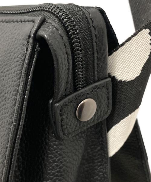 ear PAPILLONNER（イアパピヨネ）ear PAPILLONNER (イアパピヨネ) 柄ワイドテープショルダーバッグ ブラック×ホワイトの古着・服飾アイテム