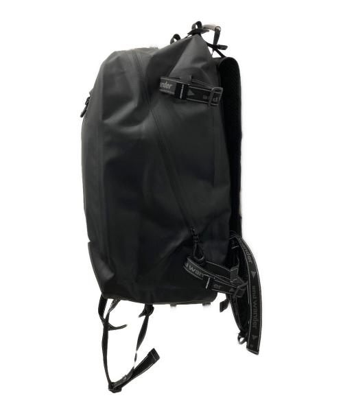 and wander（アンドワンダー）and wander (アンドワンダー) ウォータープルーフ デイパック ブラックの古着・服飾アイテム