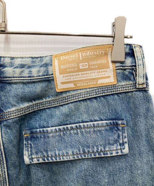 DIESEL（ディーゼル）DIESEL (ディーゼル) P-MIRTA-OUT/ワイドデニムカーゴパンツ ブルー サイズ:W28の古着・服飾アイテム