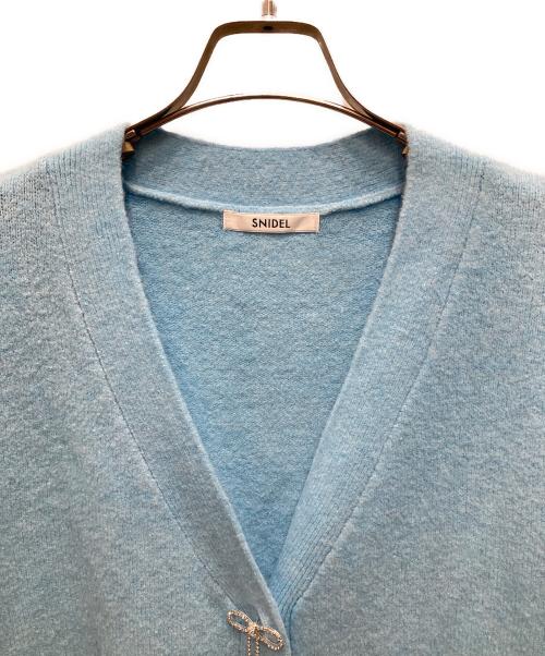 Snidel（スナイデル）Snidel (スナイデル) ビジューリボンボタンミドルカーディガン ブルー サイズ:FREE 未使用品の古着・服飾アイテム