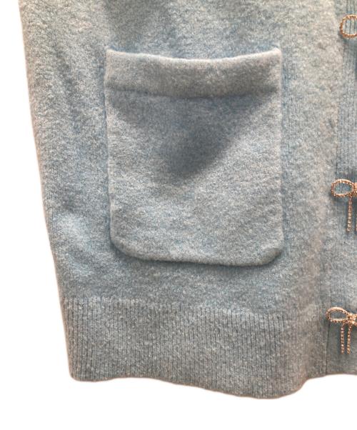 Snidel（スナイデル）Snidel (スナイデル) ビジューリボンボタンミドルカーディガン ブルー サイズ:FREE 未使用品の古着・服飾アイテム