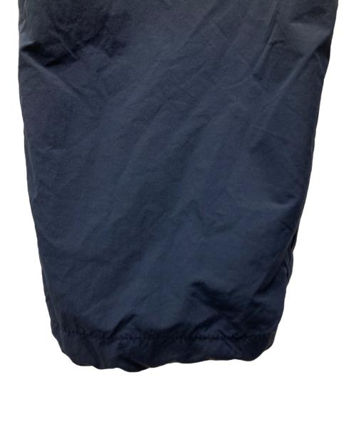 ALOUND（アラウンド）ALOUND (アラウンド) ツータックテーパードナイロンパンツ ネイビー サイズ:Mの古着・服飾アイテム