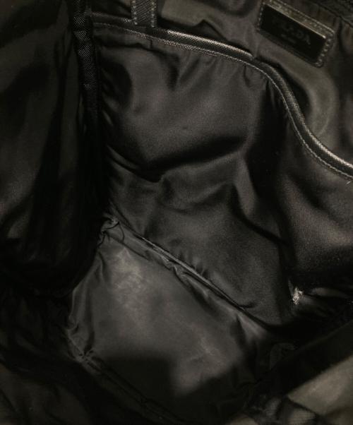PRADA（プラダ）PRADA (プラダ) カモ柄サイドロゴナイロンバックパック ネイビー×ブラックの古着・服飾アイテム