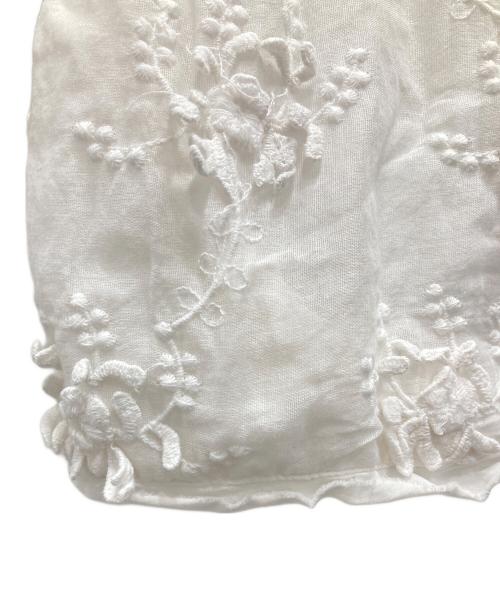 crinkle crinkle crinkle（クリンクル クリンクル クリンクル）crinkle crinkle crinkle (クリンクル クリンクル クリンクル) 3D embroidery blouse/スリーディー エンブロイダリー ブラウス ホワイト サイズ:Fの古着・服飾アイテム