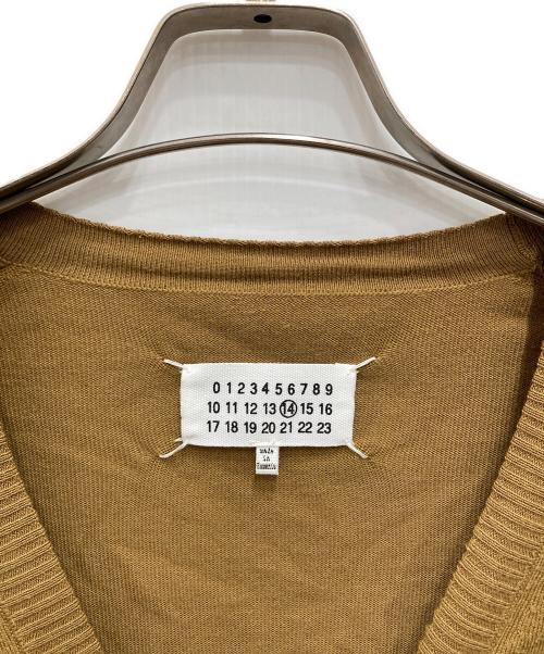 Maison Margiela（メゾンマルジェラ）Maison Margiela (メゾンマルジェラ) エルボーパッチVネックカーディガン ベージュ サイズ:Sの古着・服飾アイテム