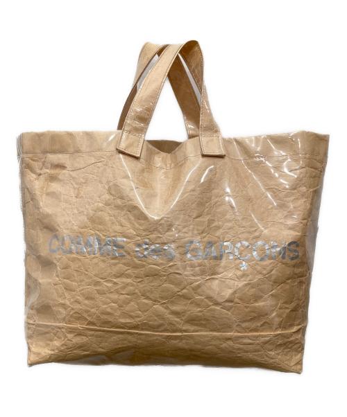 COMME des GARCONS（コムデギャルソン）COMME des GARCONS (コムデギャルソン) PVCぺーパーロゴトートバッグ ベージュの古着・服飾アイテム