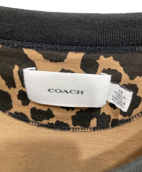 COACH（コーチ）COACH (コーチ) レオパード カーシヴ シグネチャー クロップド Tシャツ ベージュ サイズ:XSの古着・服飾アイテム