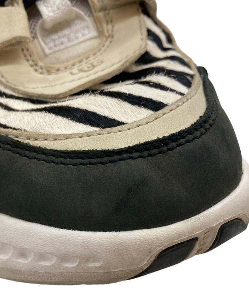 UGG（アグ）UGG (アグ) CA805 V2 Animal/アグ シーエーブイツー アニマル ホワイト×ブラック サイズ:23.5の古着・服飾アイテム