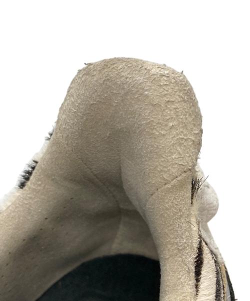 UGG（アグ）UGG (アグ) CA805 V2 Animal/アグ シーエーブイツー アニマル ホワイト×ブラック サイズ:23.5の古着・服飾アイテム
