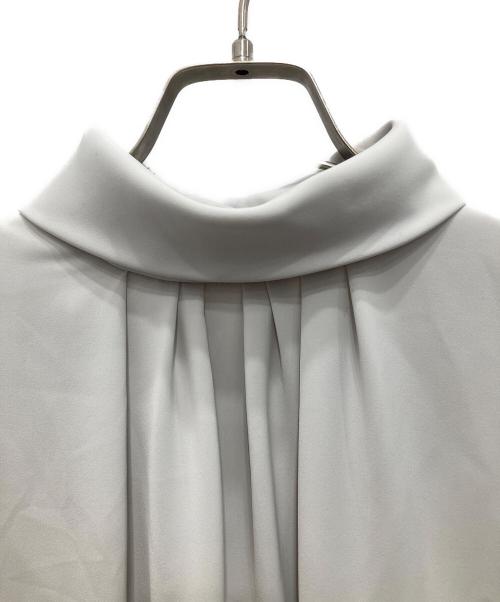 ADORE（アドーア）ADORE (アドーア) パウダーサテンブラウス ベージュ サイズ:38の古着・服飾アイテム