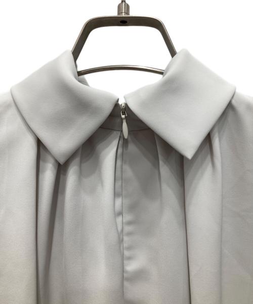 ADORE（アドーア）ADORE (アドーア) パウダーサテンブラウス ベージュ サイズ:38の古着・服飾アイテム