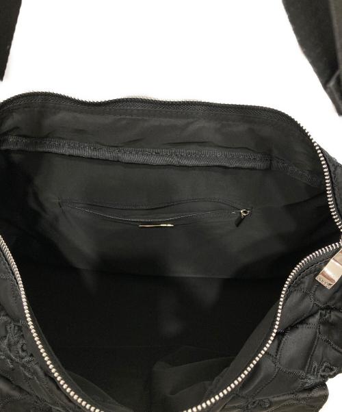 POPPY（ポピー）POPPY (ポピー) Flower quilted shoulder bag ブラックの古着・服飾アイテム